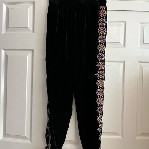 New Johnny Was black silk velvet pants - Picture 2 of 4